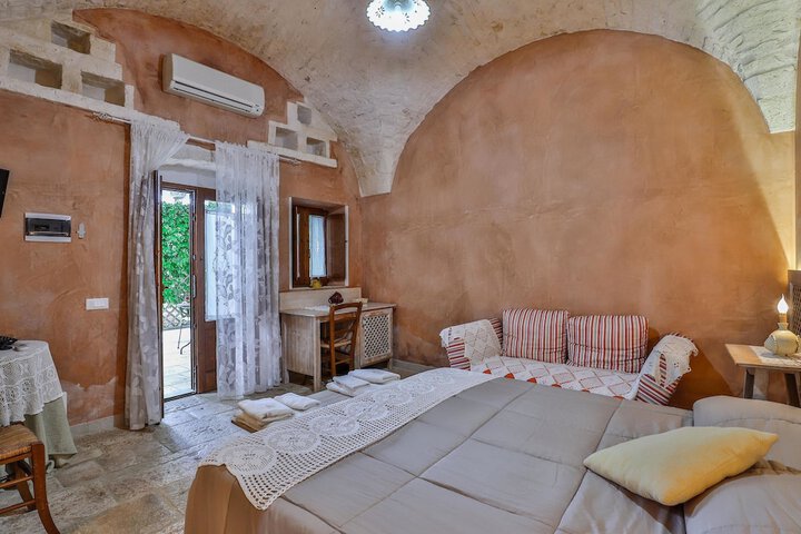 Room 4 of 89