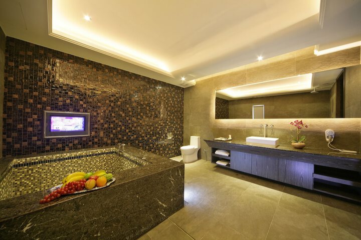 Room 26 of 37