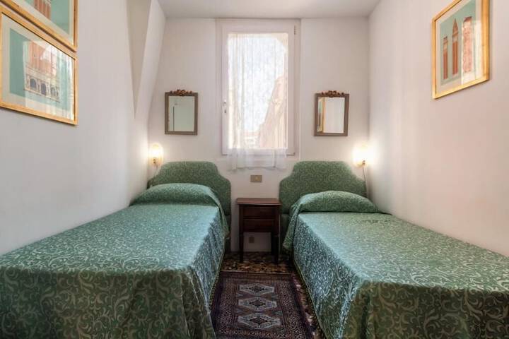 Room 48 of 65