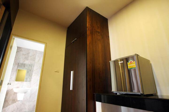 Room 10 of 32