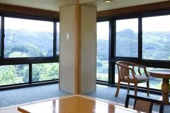 Room 8 of 34