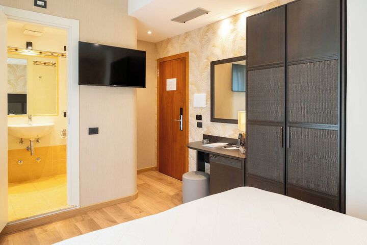Room 106 of 247