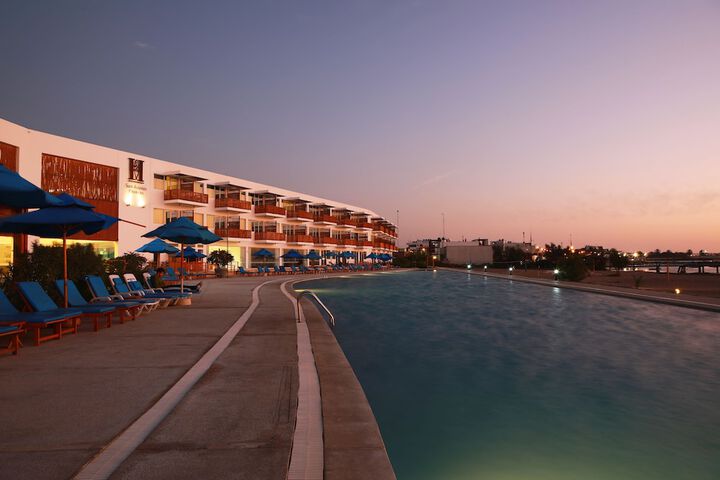 Pool Hotel