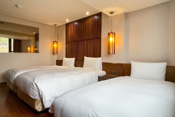 Room 16 of 48