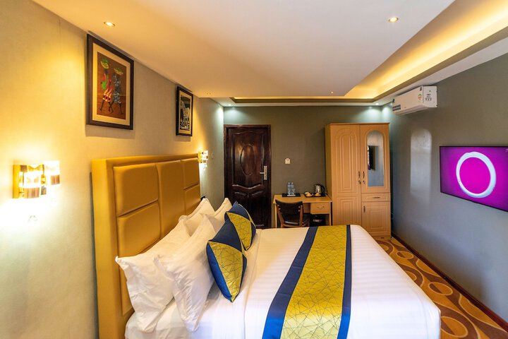 Room 42 of 93