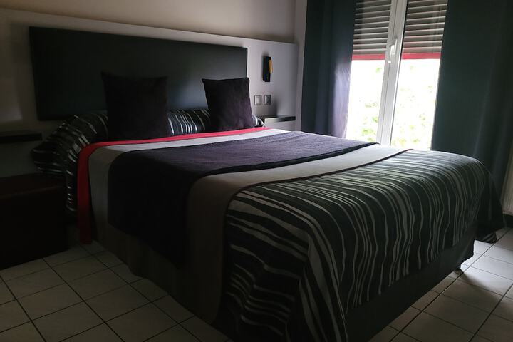 Room 40 of 143