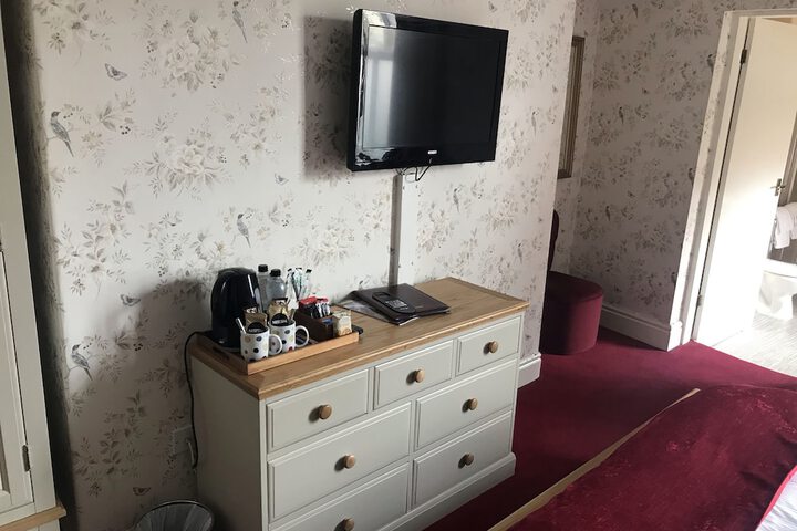 Room 11 of 80