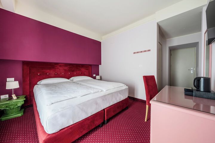 Room 16 of 31