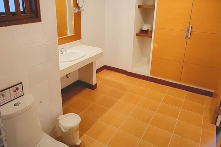 Room 63 of 142