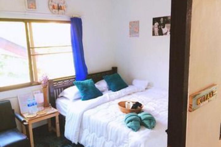 Room 2 of 8