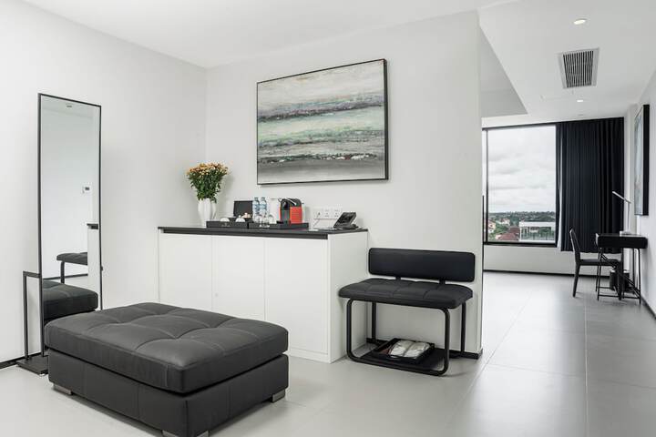 Room 42 of 100