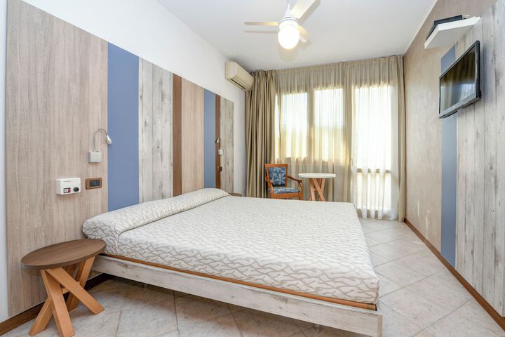 Room 27 of 203