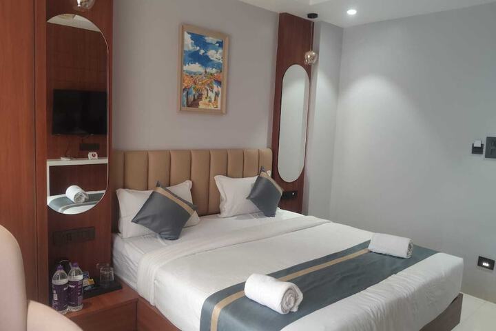 Room 19 of 34