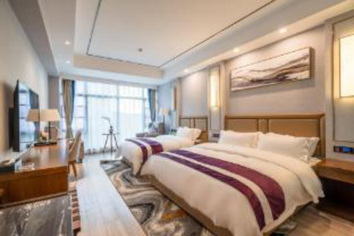 Room 8 of 9