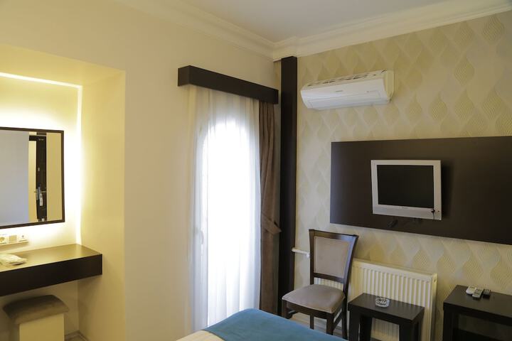 Room 12 of 91