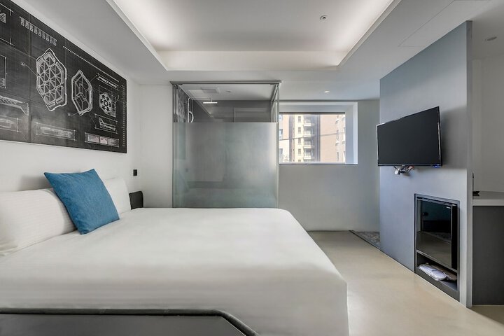 Room 48 of 122