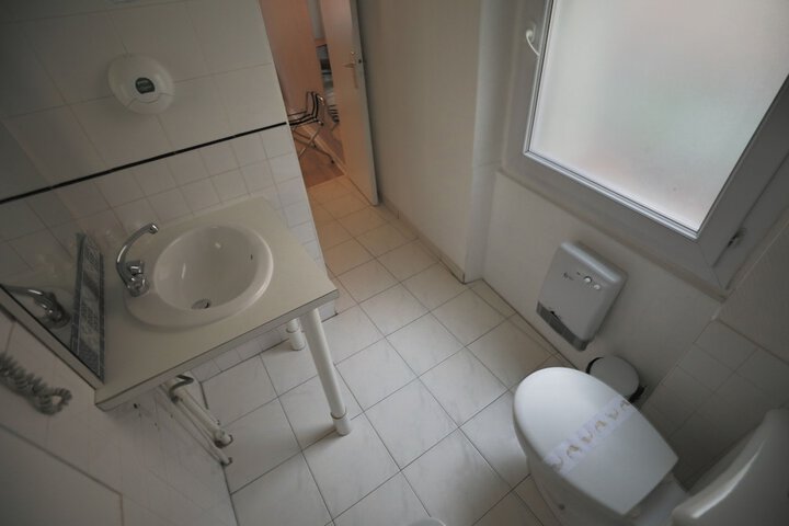 Room 12 of 16