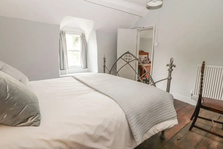 Room 2 of 14