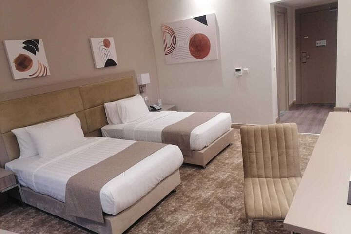 Room 10 of 30