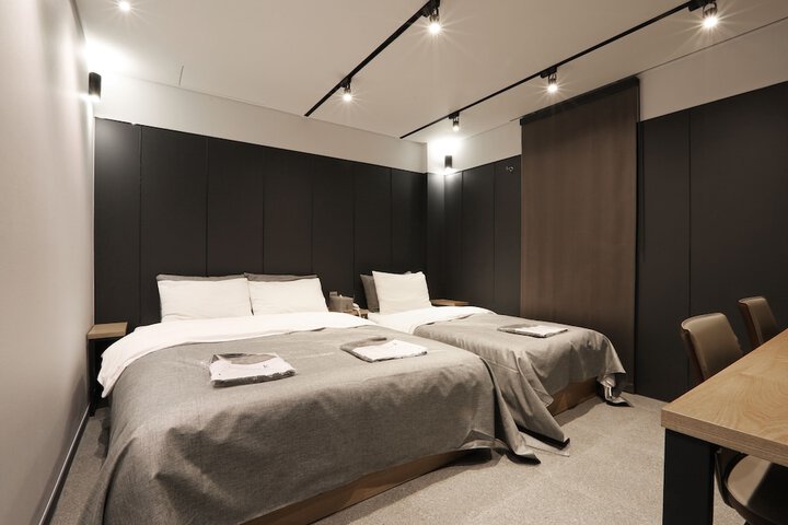 Room 5 of 44