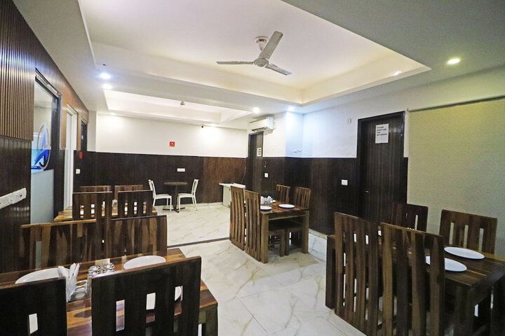 Lounge 104 of 126