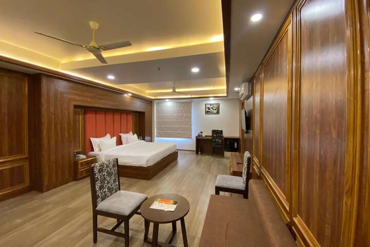 Room 3 of 64
