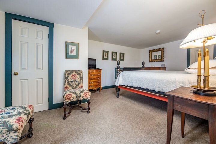 1 Queen Bed (1 of 35)