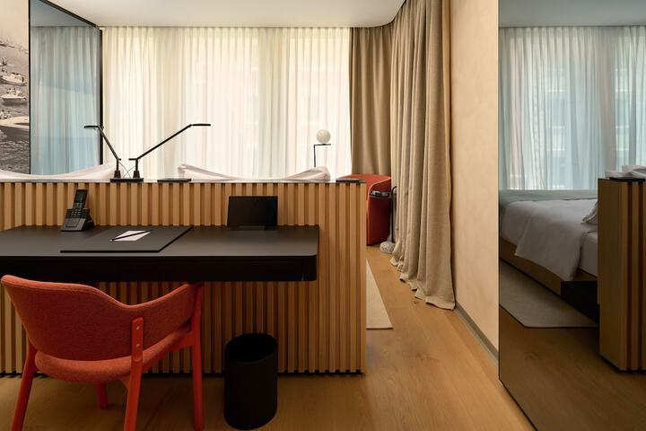 Room 13 of 103