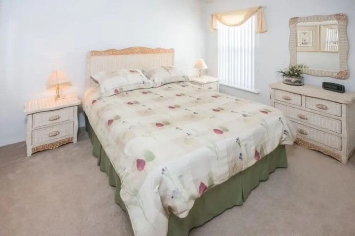 Room 4 of 18