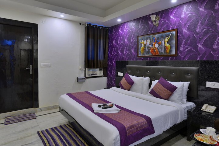 Room 36 of 102