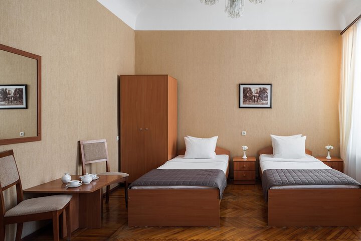 Room 15 of 48