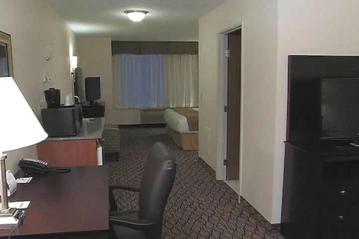 1 King Bed (7 of 20)