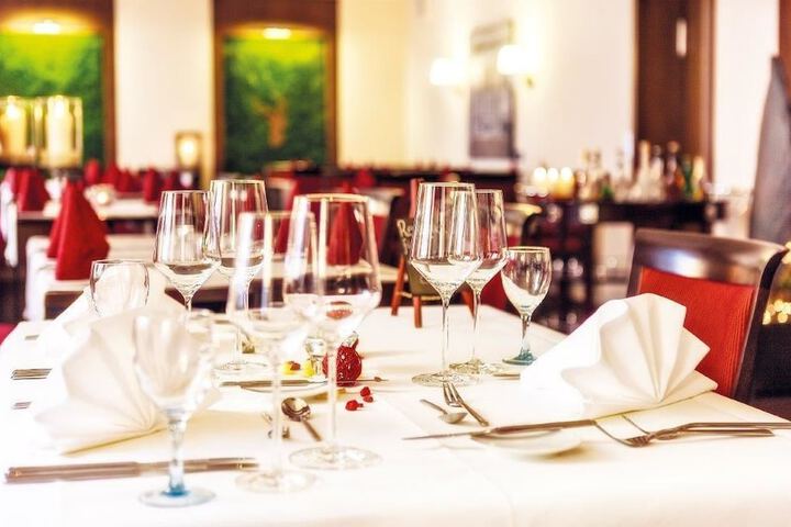 Dining 2 of 6