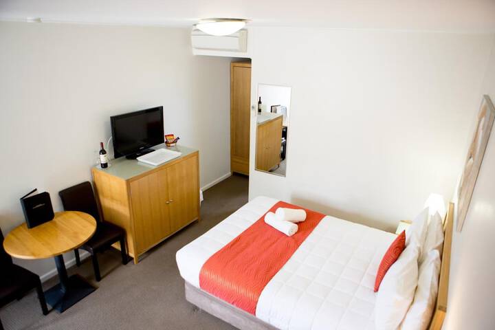 Room 11 of 36