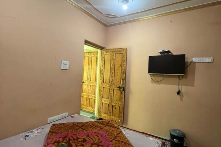 Room 8 of 17