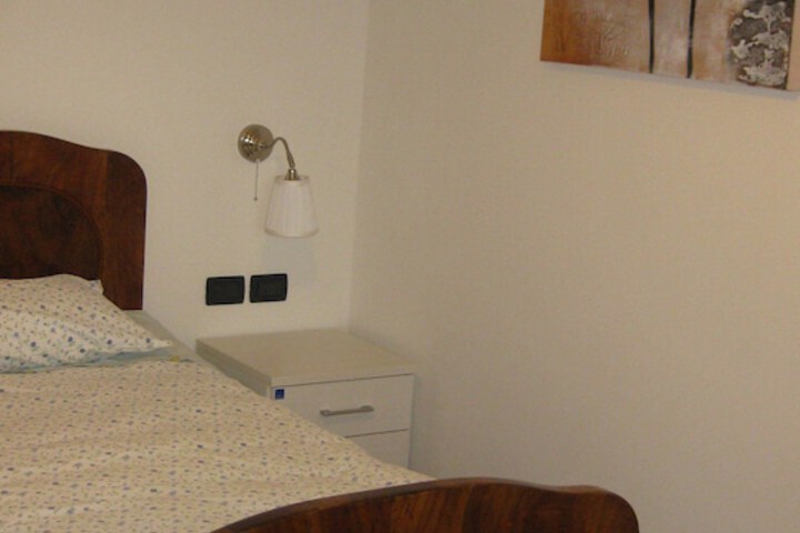 Room 13 of 42