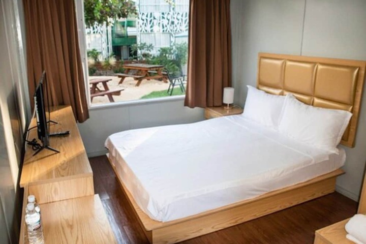 Room 8 of 24