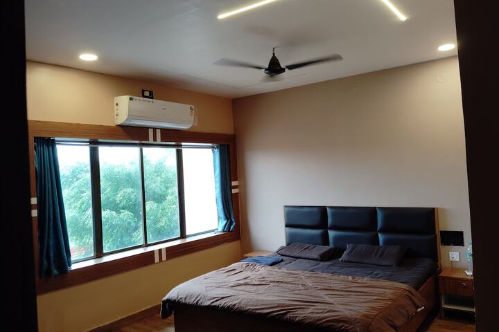 Room 14 of 28