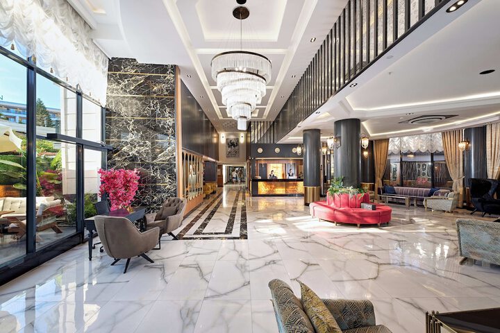 Entrance & Lobby