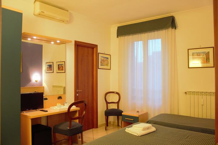 Room 18 of 33