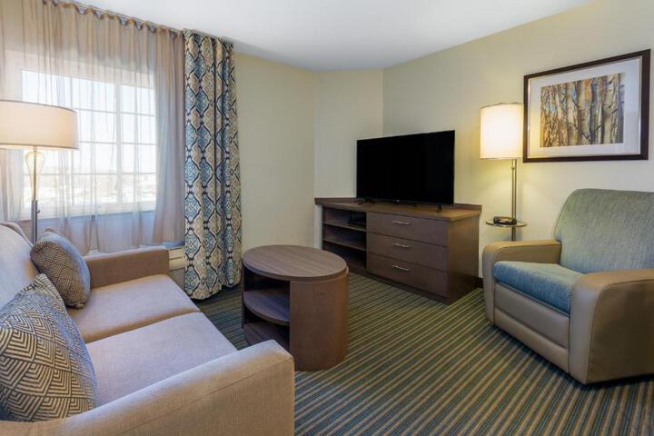 1 Queen Bed Studio Suite (21 of 22)