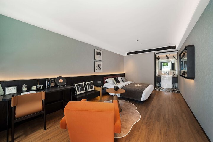 Room 3 of 80