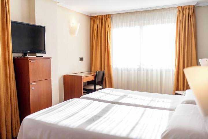 Room 10 of 24