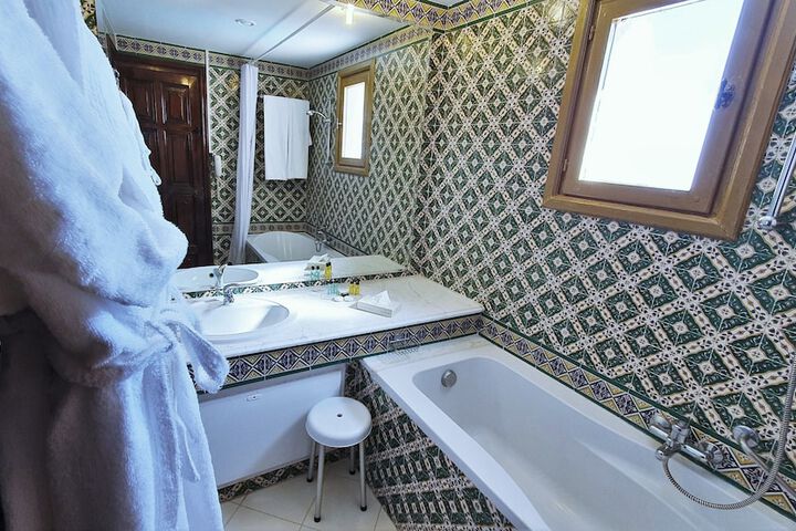 Room 6 of 23