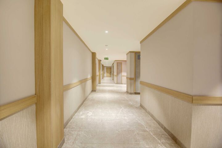 Ballroom/Hall 79 of 88