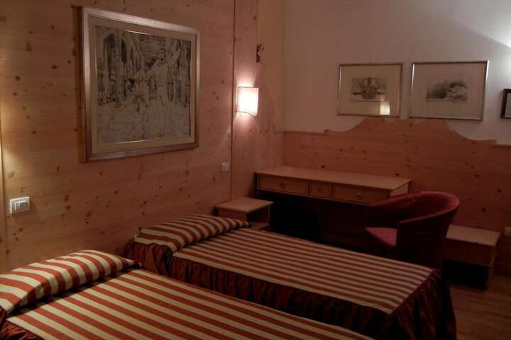 Room 12 of 30