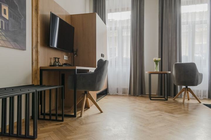 Room 25 of 48