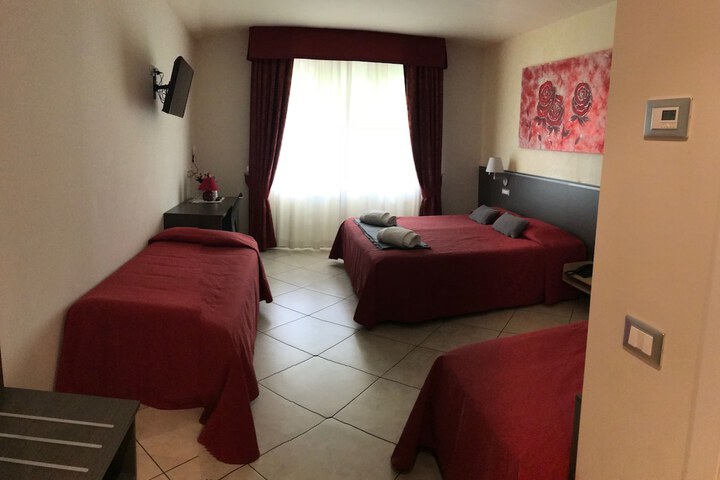 Room 2 of 20