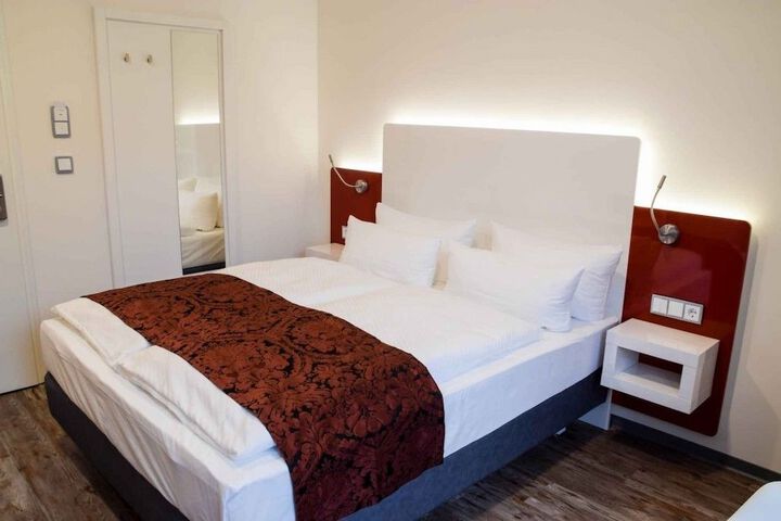 Room 7 of 32