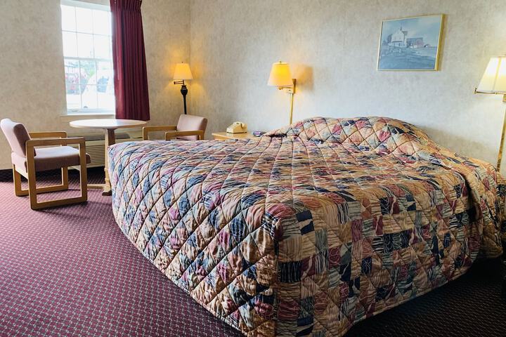 Standard | King Bed (5 of 8)